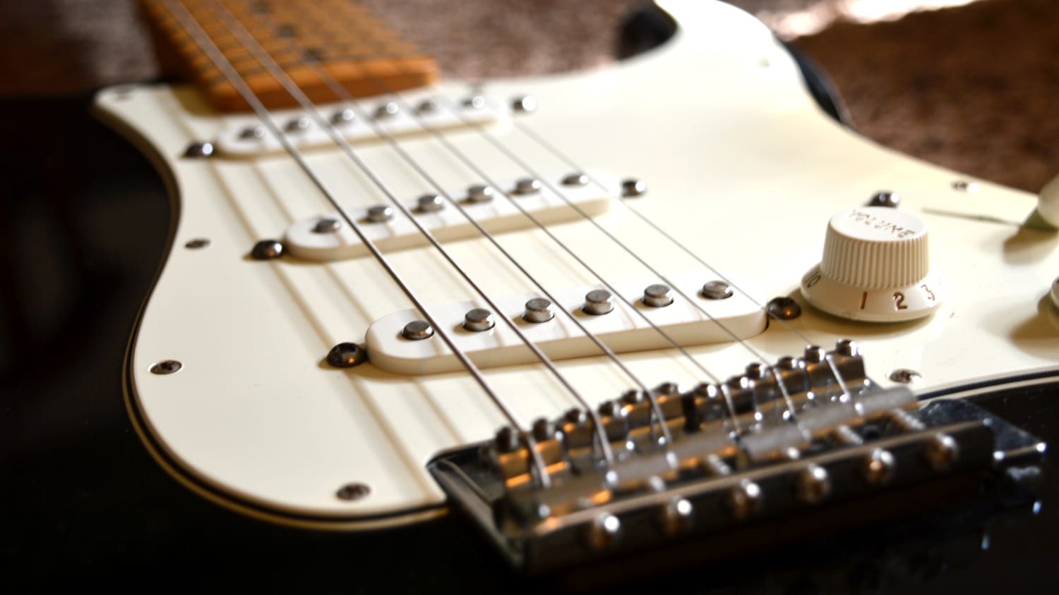 Electric Guitar Strings Guide: How Strings Affect Sound - All Things Gear