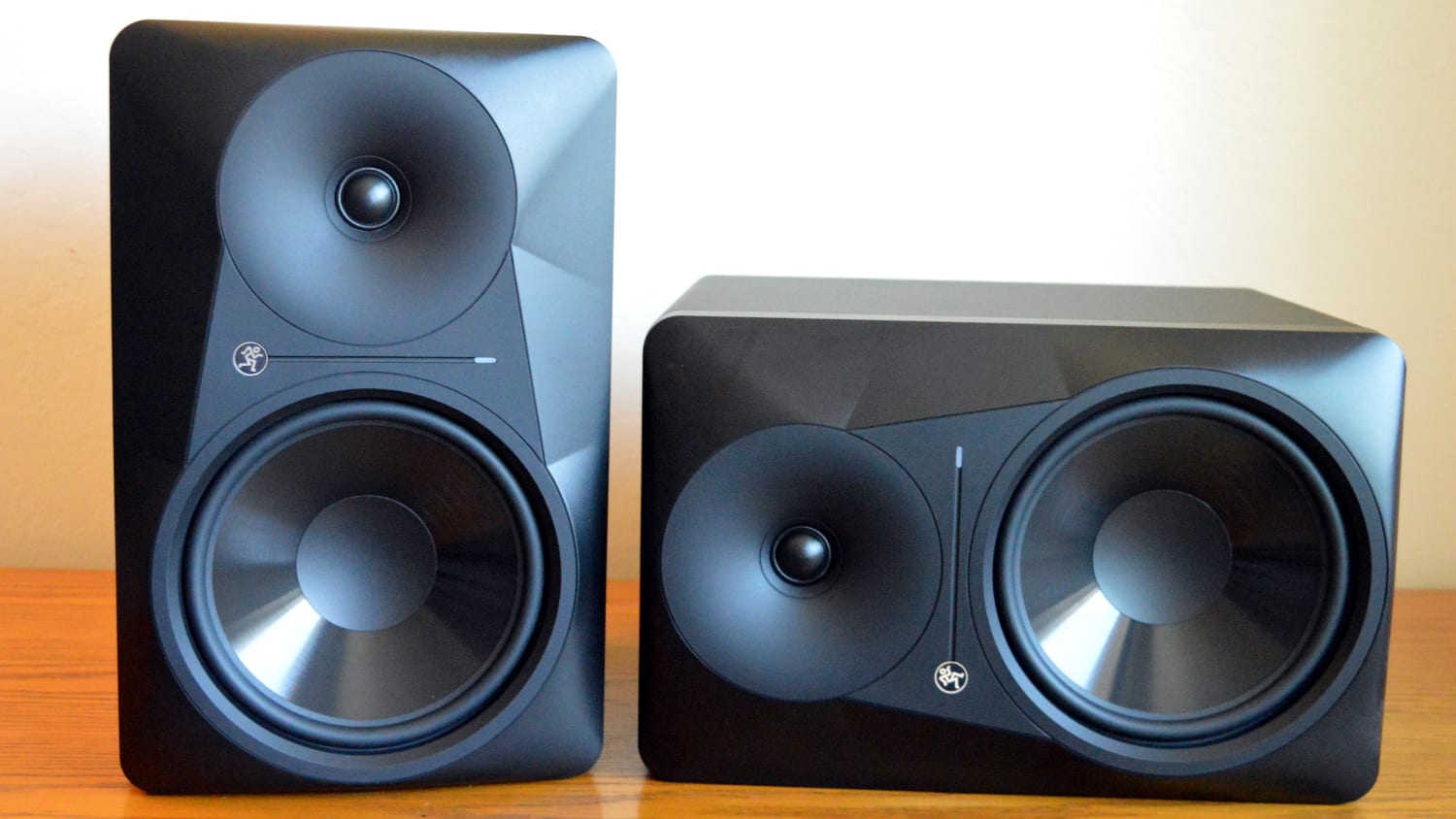 Mackie MR824 Review 1