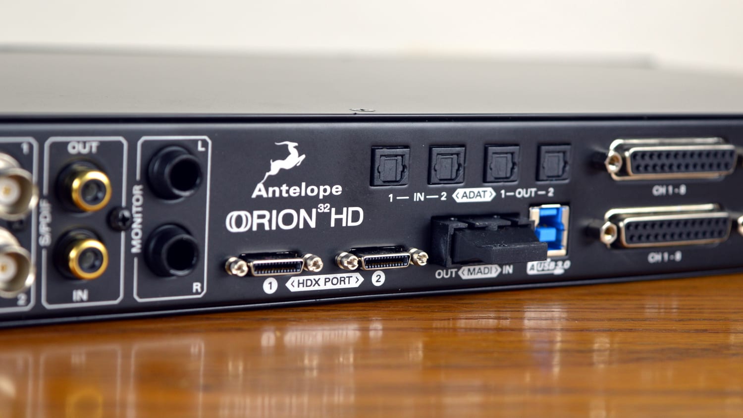 Antelope Audio Orion 32 HD Back 2