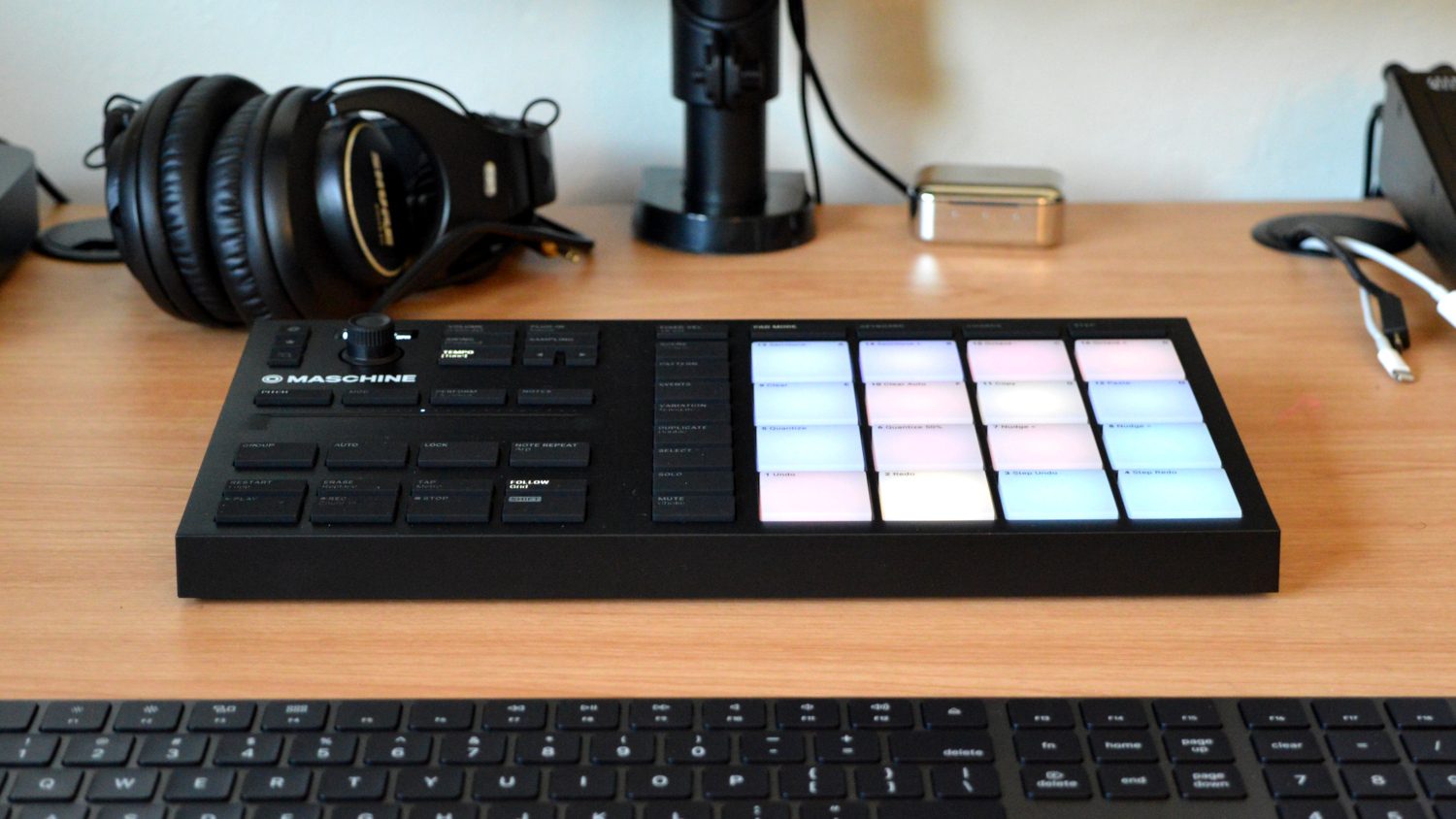 download native instruments maschine mikro mk3 production and performance system with software