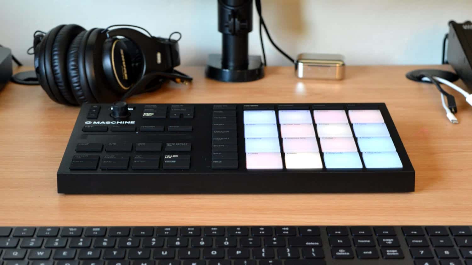 download native instruments maschine mikro mk3 drum controller review