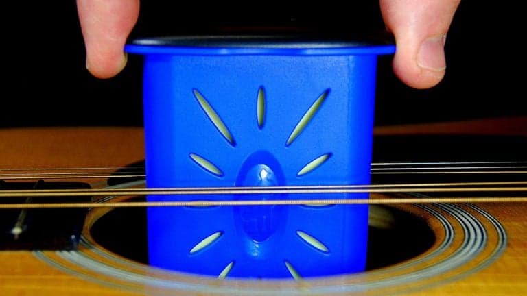 blue music nomad acoustic guitar humidifier