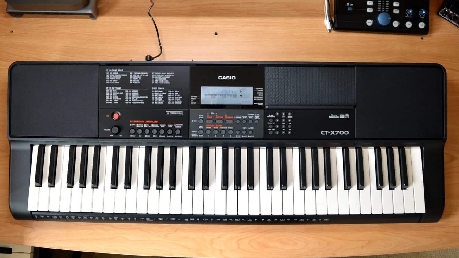 Casio CT-X700 Design