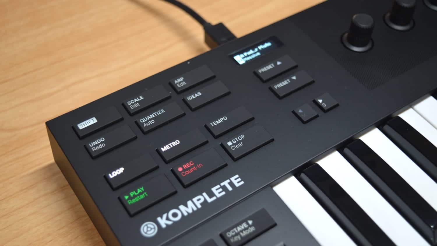 native instruments komplete kontrol m32 compact keyboard controller