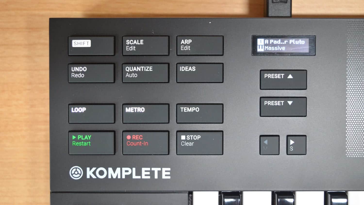 Native Instruments Komplete Kontrol M32 Design 1