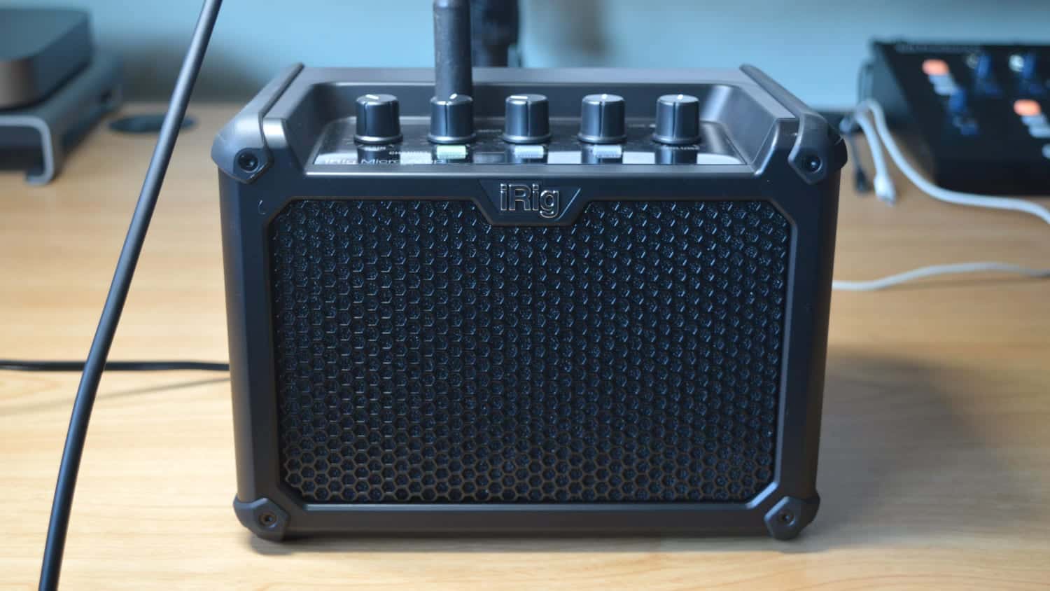 Ik Multimedia iRig Micro Amp Battery-Powered Guitar Amplifier