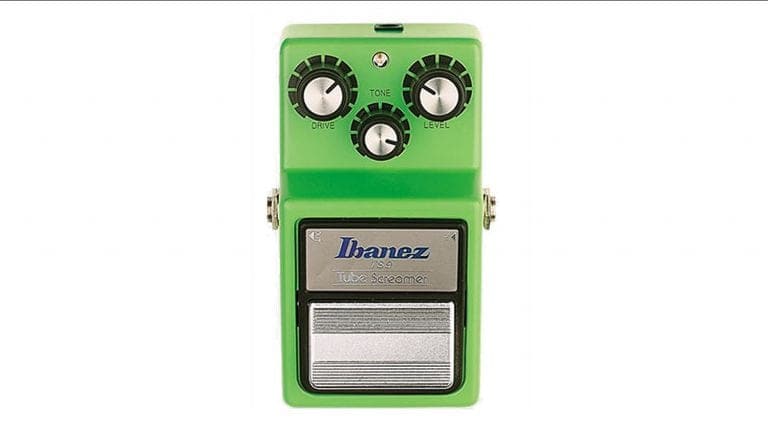 ibanez ts9 tubescreamer with green enclosure and three control knobs