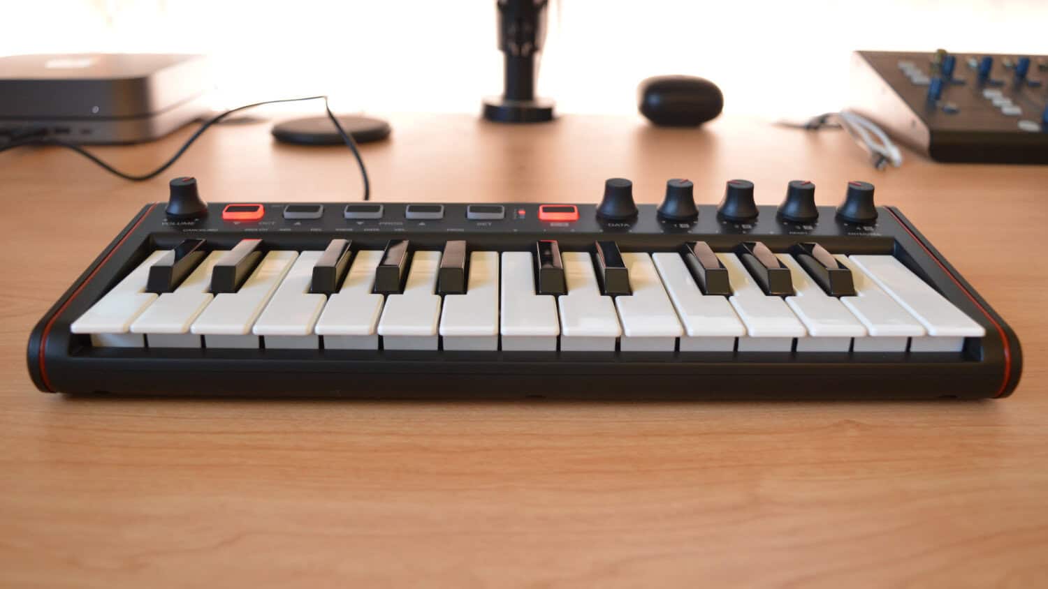 IK Multimedia iRig Keys 2 Mini Controller Review - All