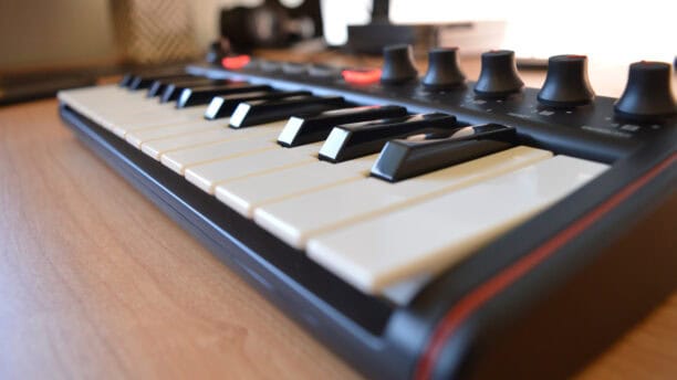 IK Multimedia iRig Keys 2 Mini Main