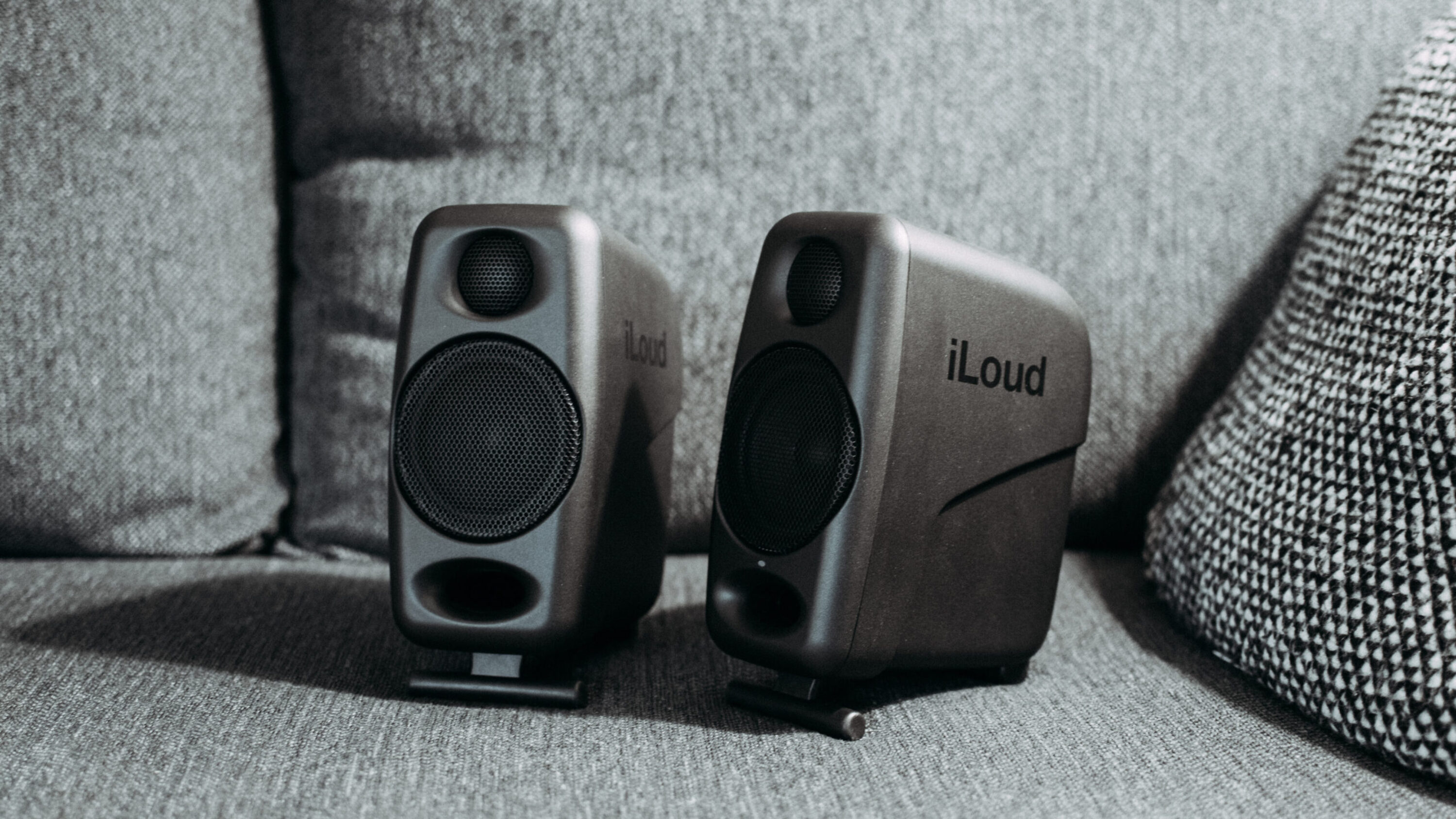 iloud micro monitor stands
