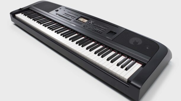 Yamaha DGX-670