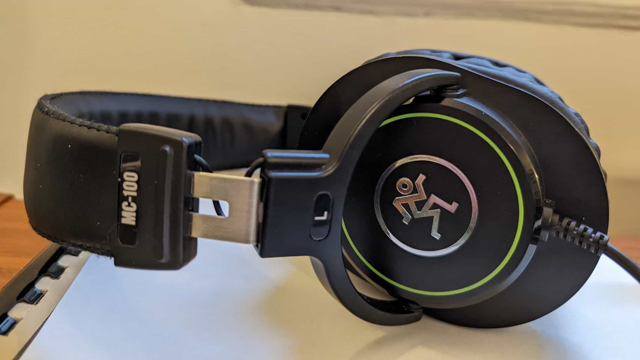 Mackie MC-100 Headphones Flat