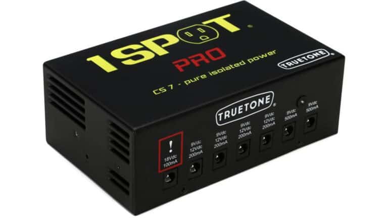 Truetone 1 Spot Pro CS7 pedalboard power supply displaying outputs