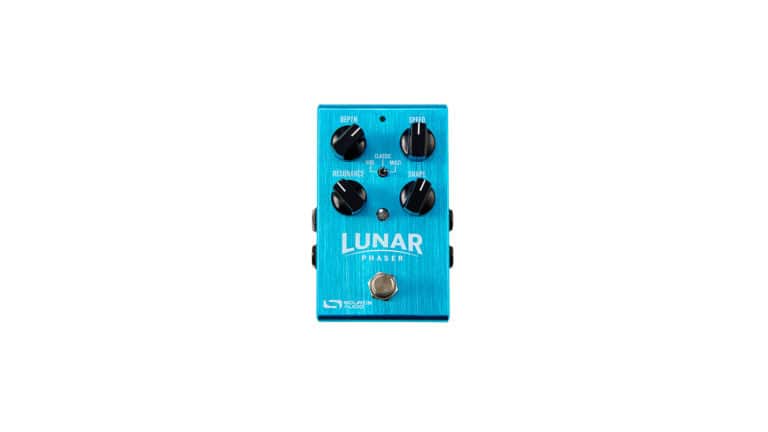 Source Audio Lunar front shot with blue enclosure and black control knobs