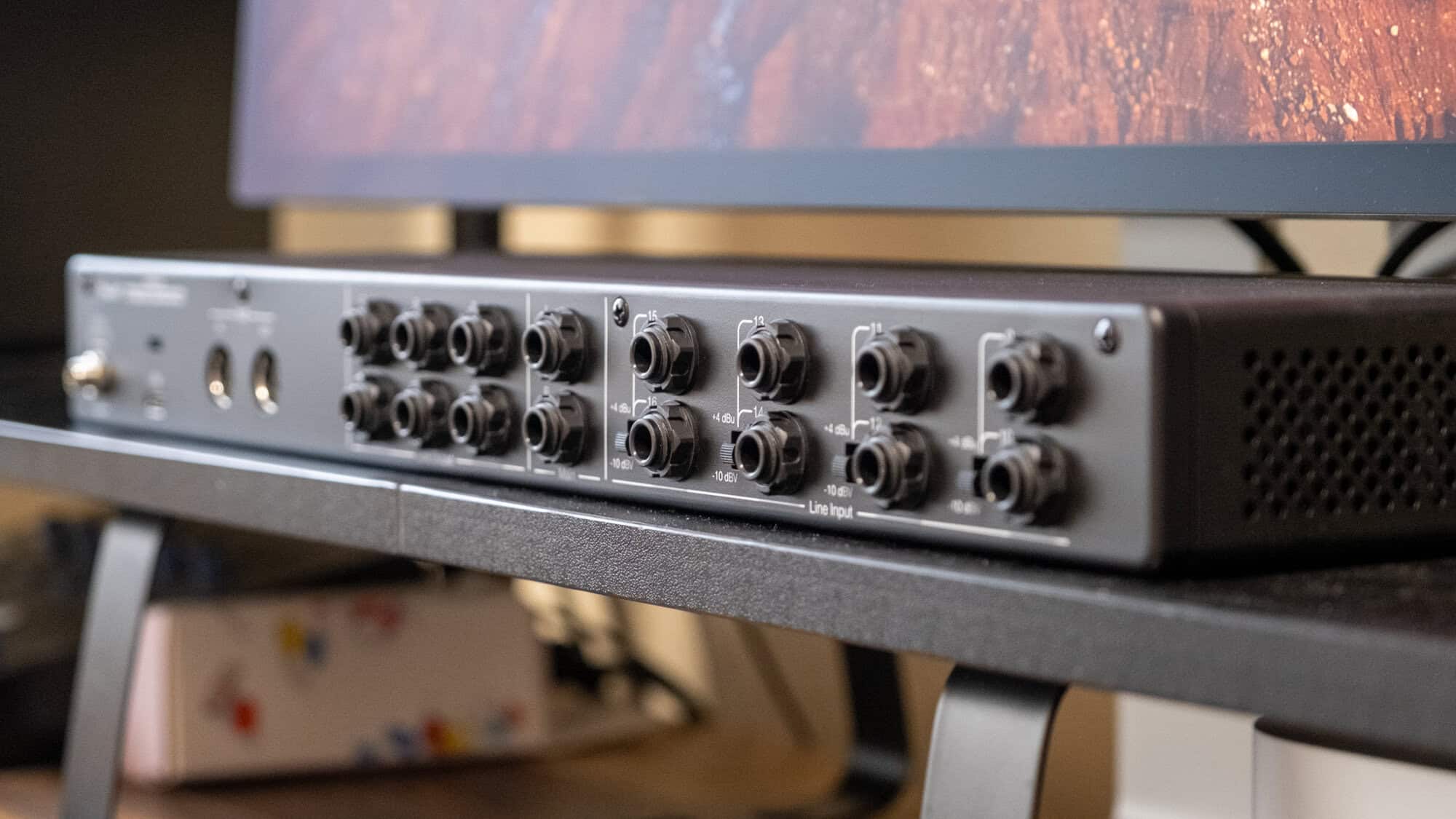 Outputs on the back of the Fender Quantum LT 16