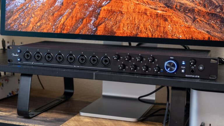 Fender Quantum LT 16 on a desk