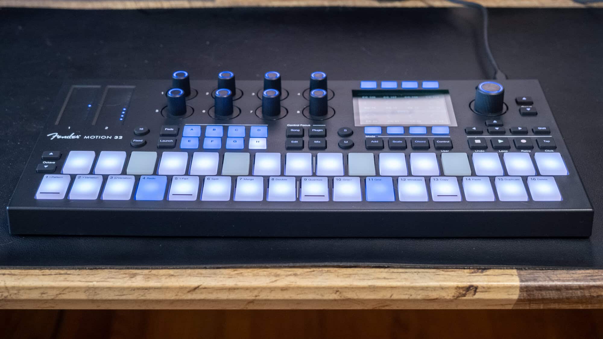 Fender Motion 32 on a table